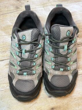 Women’s Merrell Moab 2 Grey & Mint Performance Waterproof Hiking Sneaker Size 9